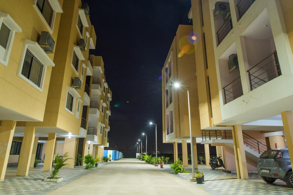 Budget Inn Service Apartments - Tiger Plaza Vengni Exterior photo