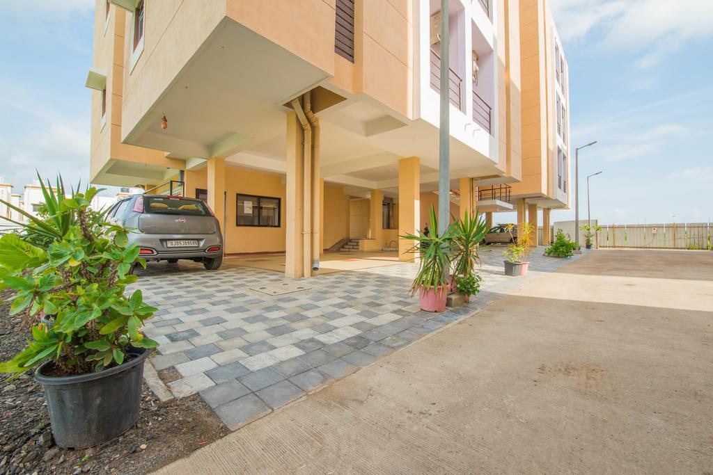 Budget Inn Service Apartments - Tiger Plaza Vengni Exterior photo