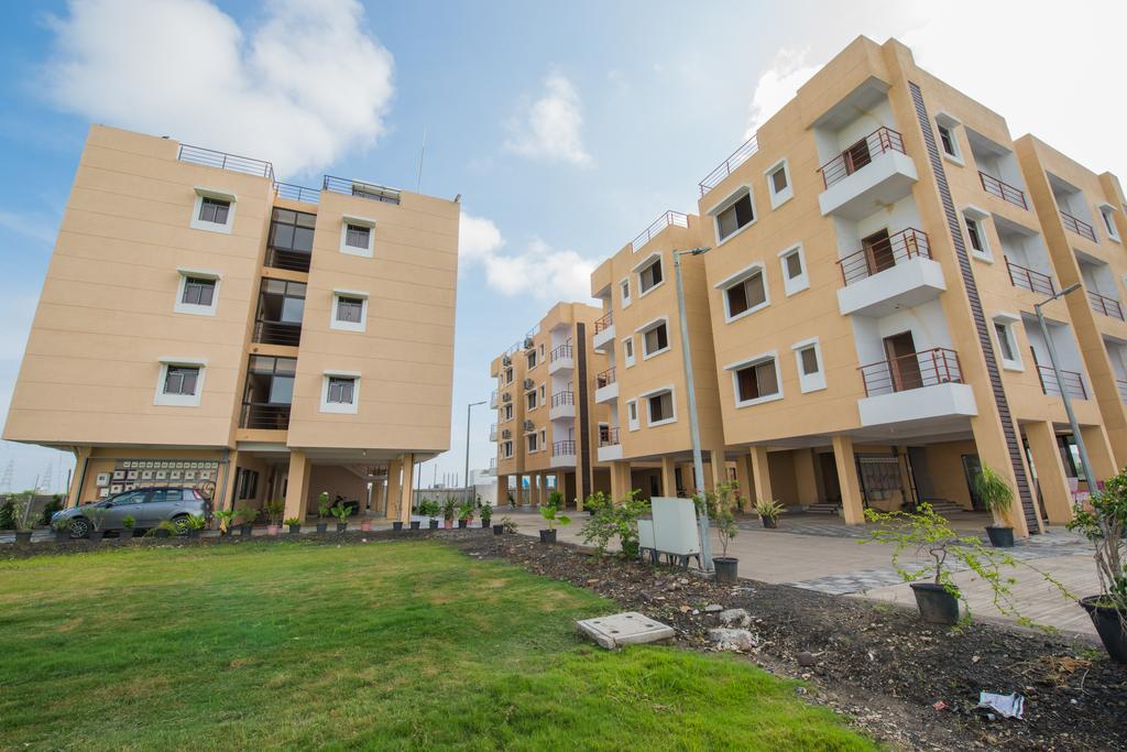 Budget Inn Service Apartments - Tiger Plaza Vengni Exterior photo